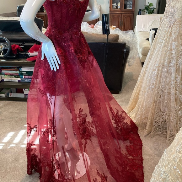 New elegant dress/gown - Picture 11 of 17